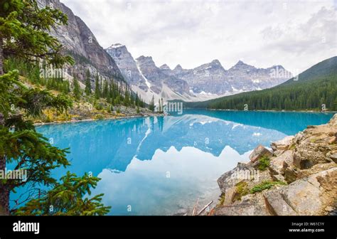 Moraine Lake Valley 10 Peaks Hi Res Stock Photography And Images Alamy