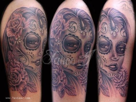 Chicano Pinup Tattoo By Tattoo J Jay Freestyle Amsterdam Tattoos Chicano Tattoos Skull