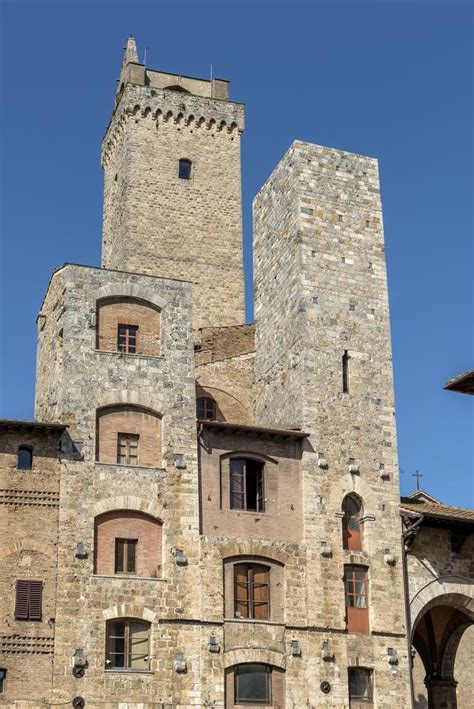 san gimignano siena tuscany toren ardinghelli en torre grossa stock afbeelding image of
