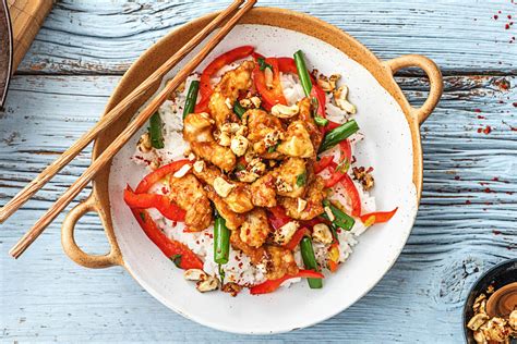 Swirl the remaining tablespoon of oil into the wok down the side. Orange and Cashew Chicken Stir-Fry Recipe | HelloFresh