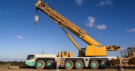 4 Types Of Cranes Used At Construction Sites