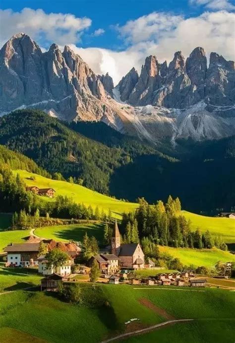 多洛米蒂山风景如画，这是上帝遗留在阿尔卑斯的后花园大秦网腾讯网