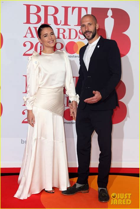 Born jessica lois ware on 15th october, 1984 in hammersmith, london, england, united kingdom, she is. Jessie Ware & Hubby Sam Burrows Couple Up at BRIT Awards ...