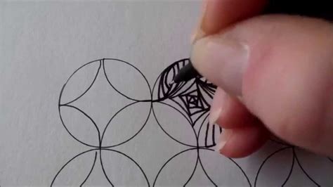 How To Draw Tanglepattern Paradox In Circles Youtube