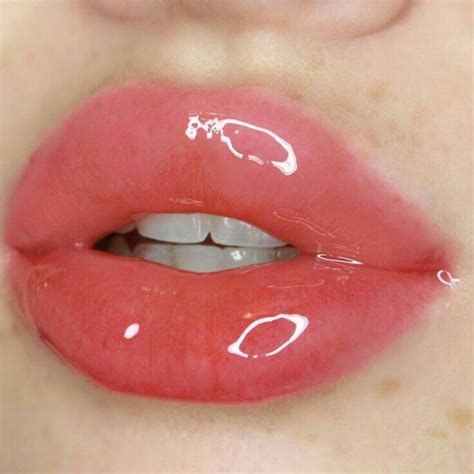 Glossy Lips In 2020 Aesthetic Makeup Lip Art Lips Drawing