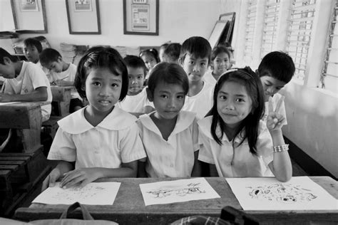 Gambar Orang Hitam Dan Putih Orang Orang Anak Satu Warna