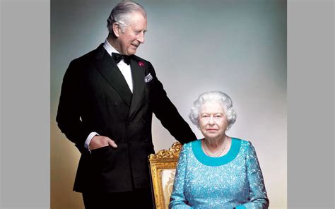 Elizabeth alexandra mary)‏، (وُلدت في 21 أبريل 1926م) هي الملكة الدستورية لستة عشر دولة من مجمُوع ثلاثة وخمسين من دول الكومنولث التي ترأسها، كما ترأس كنيسة إنجلترا. صورة جديدة تجمع الملكة إليزابيث وتشارلز - حياتنا - جهات ...