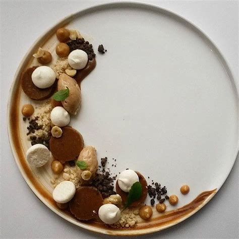It is the host's responsibility to arrive early enough to leave their credit card with the server. Mousse marrons, tranches de saucisson chocolat, mini ...