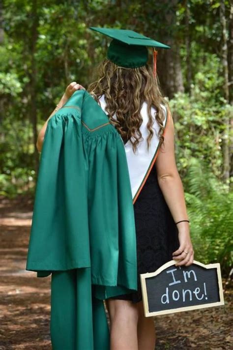 Love This Idea For Graduation Photos Graduation Picture Poses High