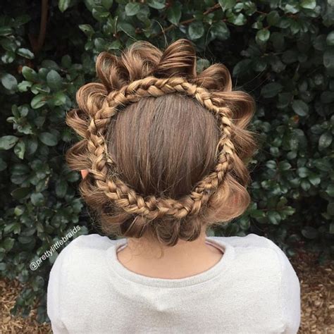 Mom Braids Amazingly Intricate Hairstyles Every Morning Before School