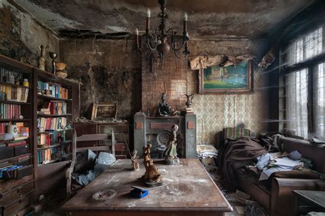 Stunning Abandoned Homes Are Surprisingly Full Of Life Old Abandoned