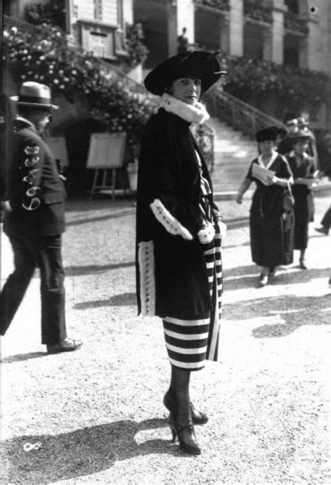 Parisian Haute Couture At The Longchamp Racecourse In The Early 1900s