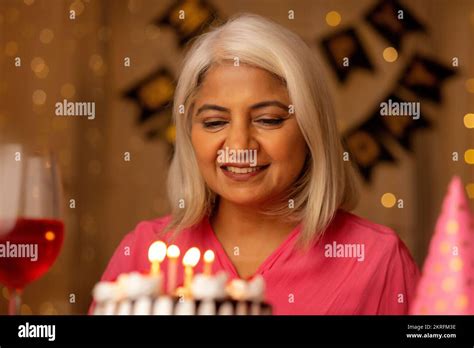 Birthday cake celebrating closeup hi-res stock photography and images