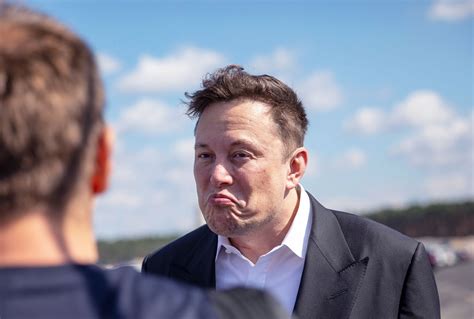 In the video, musk is shown walking on the streets of new york when he is approached by avid fans, who show him papers and toy tesla cars to sign.as he signs them, he asks what kind of jokes they want to see during his saturday night live. Elon Musk will host "Saturday Night Live," but viewers ...