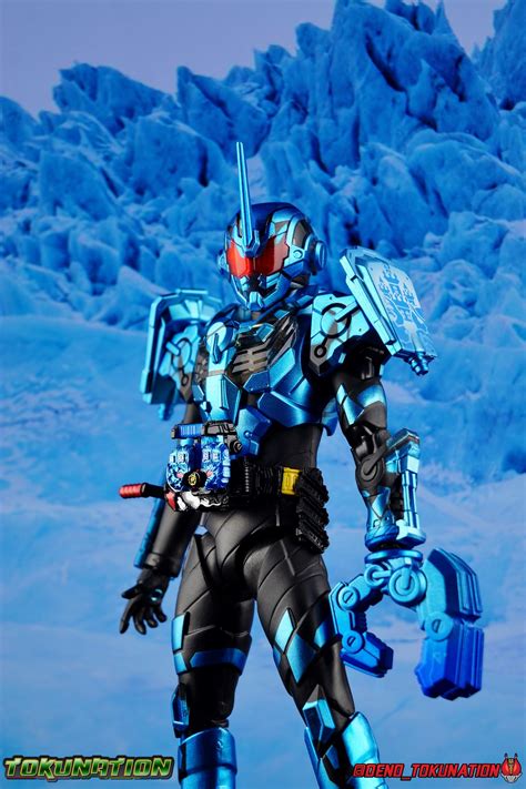 The transformation frost fist grease blizzard knuckle (変身凍拳 グリスブリザードナックル henshin kō ken gurisu burizādo nakkuru). S.H. Figuarts Kamen Rider Grease Blizzard Gallery - Tokunation