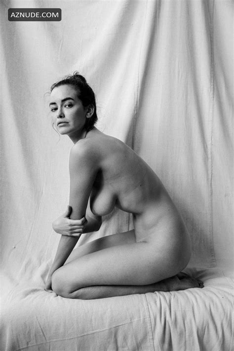 Sarah Stephens Nude Shows Her Naked Body In A Studio Photo Shoot By