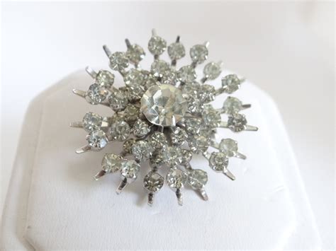 Vintage Clear Faceted Round Glass Rhinestone Brooch Pin On A Silver
