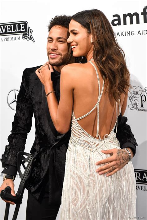 Bruna marquezine ve neymar ikilisi 2013'te tanışmış, 2017'de ilişkilerine ara vermişti. Bruna Marquezine e Neymar reataram o namoro no fim do ano ...