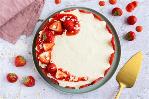 Fruchtige Erdbeer Panna Cotta Torte Rezept