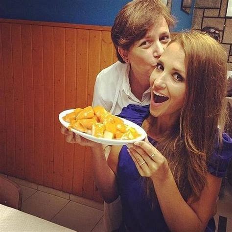 La casa de 500 metros cuadrados y parcela con jardín dispone de una amplia piscina en la que cada verano la familia disfrutaba de tardes refrescados en su agua y paula compartía imágenes en sus. Paula Echevarría, de vacaciones en Candás | El Comercio