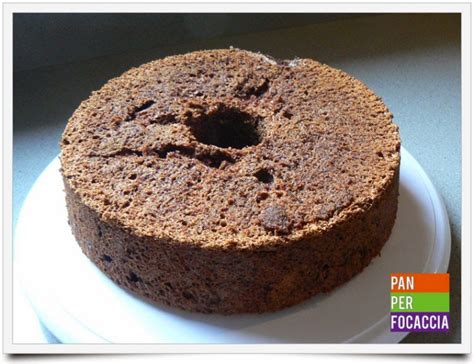 Angel food cake is a low fat cake recipe made mostly from egg whites, cake flour, and sugar. Angel food cake al cioccolato con panna