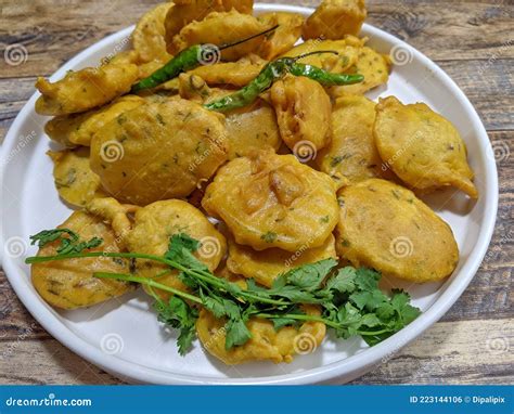 Vegan Aloo Pakora Aloo Pakoda Potato Fritters A Thin Slice Of Potato