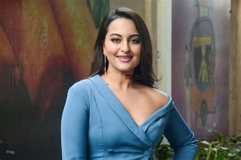Its Fake News No Warrants Issued Sonakshi Sinha Issues Official Statement On Non Bailable