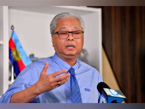 Kita tidak akan mengisytiharkan pkp kerana contohnya semalam, walaupun. "Kerana sayangkan rakyat, PKP jalan terbaik" - Ismail ...