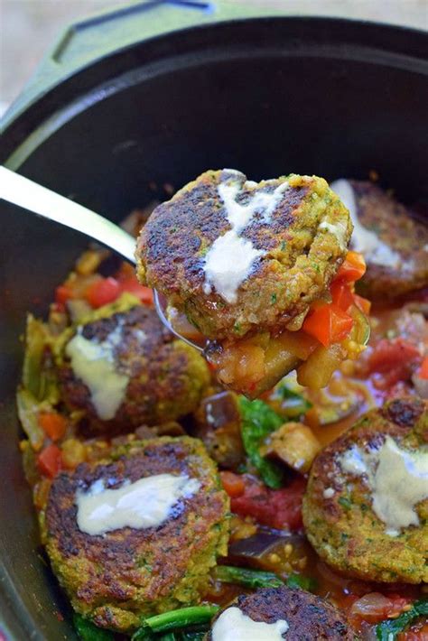 Rincer la branche de céleri. Falafels à la sauce tomate en 2020 | Recette végétarienne ...