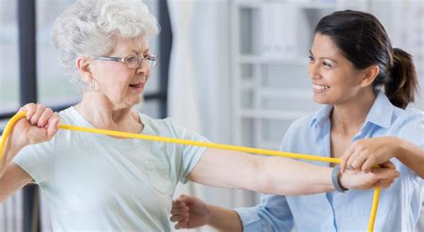 5 Benefits of Physical Therapy For Seniors - In Motion O.C.