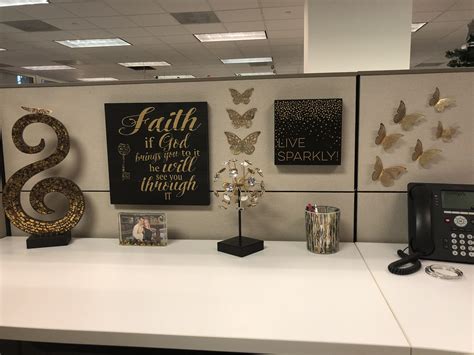When decorating your workspace, it's important to show that you're business first and foremost — even if you do happen to party in the back. Home Decor: Charming Office Cubicle Decor With Interesting ...