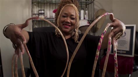 Houston Woman Ayanna Williams With Worlds Longest Nails Cuts Them