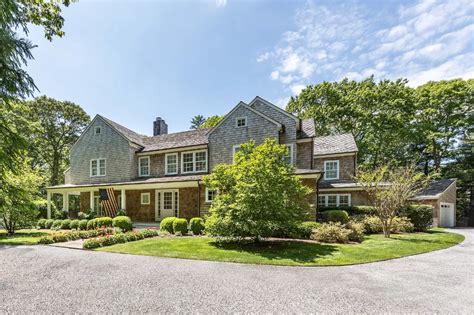 Are white kitchen cabinets in style for 2020 summer solstice california. 211 Cove Hollow Rd, East Hampton, NY 11937 in 2020 ...