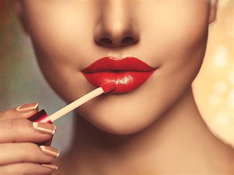 Let's look at how to apply this like a pro. Learn How To Apply Lipstick Like A Pro - LIPSTIQ