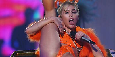 Miley Cyrus With The Leg Up X Picture Celebrity Print Ebay
