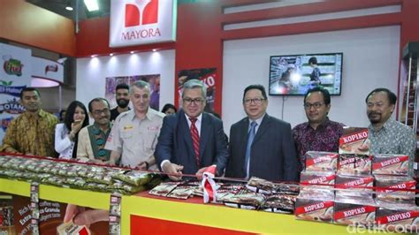 We can buy yummy egg noodles curry spesial mie sedap kari spesial telor only costs rp.500 (3 cents usd) per portion 8. PT MAYORA INDAH.tbk: Choki-choki, Tora Bika, Hingga Mie ...