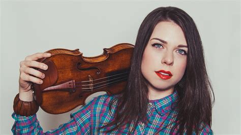 New Classical Tracks Violinist Tessa Lark Wears Her Kentucky Roots