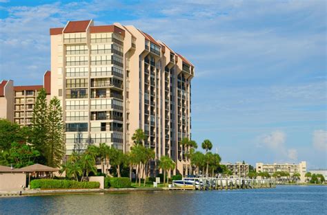 Beautiful Waterside Waterfront Condominium Luxury Homes On A Waterway