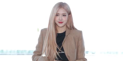 Blackpinks Rosé Makes First Fashion Week Appearance At Ysl Paper