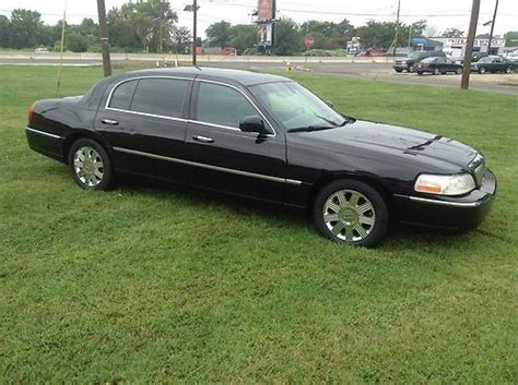 Available styles include signature 4dr sedan (4.6l 8cyl. Purchase used 2005 Lincoln Town Car Executive L Sedan 4 ...