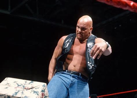 Wwe Hall Of Famer Gets Away With Showing Middle Finger To Stone Cold Steve Austin Trendradars