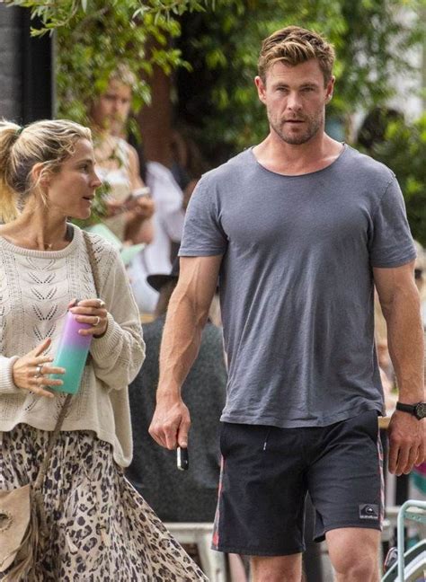Elsa Pataky And Chris Hemsworth Go Barefoot At Breakfast In Bayleaf Cafe Chris Hemsworth