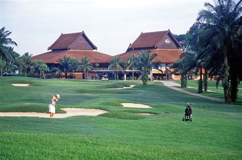 Glenmarie golf and country club byder på 2 flotte og veltrimmede baner med hver 18 huller beliggende i et smukt resortområde med tilhørende hotel. The Saujana Resort, Golf & Country Club - Malacca Strait ...