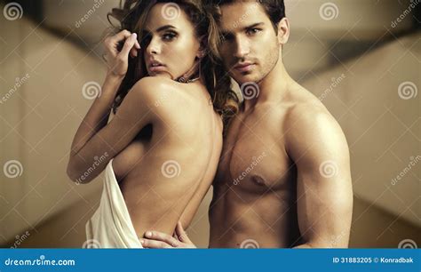 Coppie Mezzo Nude Nella Posa Romantica Immagine Stock Immagine Di