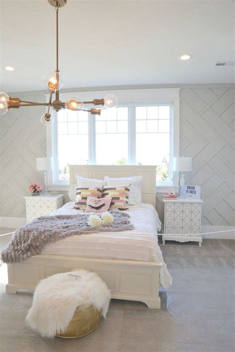 Without stating the obvious, a teenage girl's bedroom should include a bed, but do make the bed a fun focal point as it's such a large piece of furniture that can really add something to the room rather than just be a place to sleep. 10 Ideas For Teenage Girls Bedroom Ideas - Best Interior ...