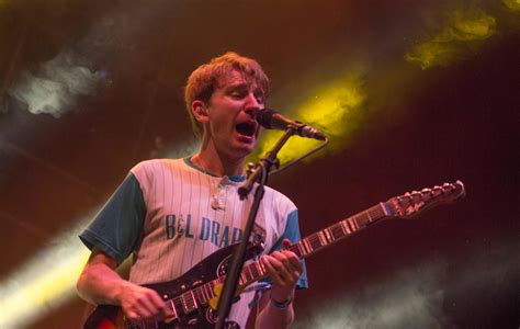 Watch Glass Animals Dave Bayley Play Heat Waves Solo Nme