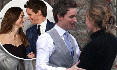 Eddie Redmayne Marries Hannah Bagshawe In Winter Wonderland Wedding Daily Mail Online