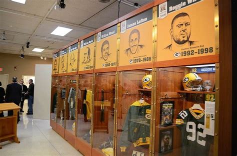 Packers Hall Of Fame Exhibit At Neville Public Museum The Exhibit Will