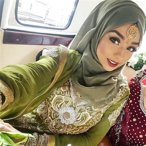 Desi Hijabi Selfie By Dubicakes Wedding Hijab Styles Hijab Style