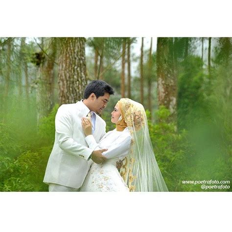 Pre Wedding Outdoor Love Green White Romantic Dikaayu Outdoor